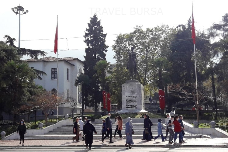 Statue of Ataturk in Bursa